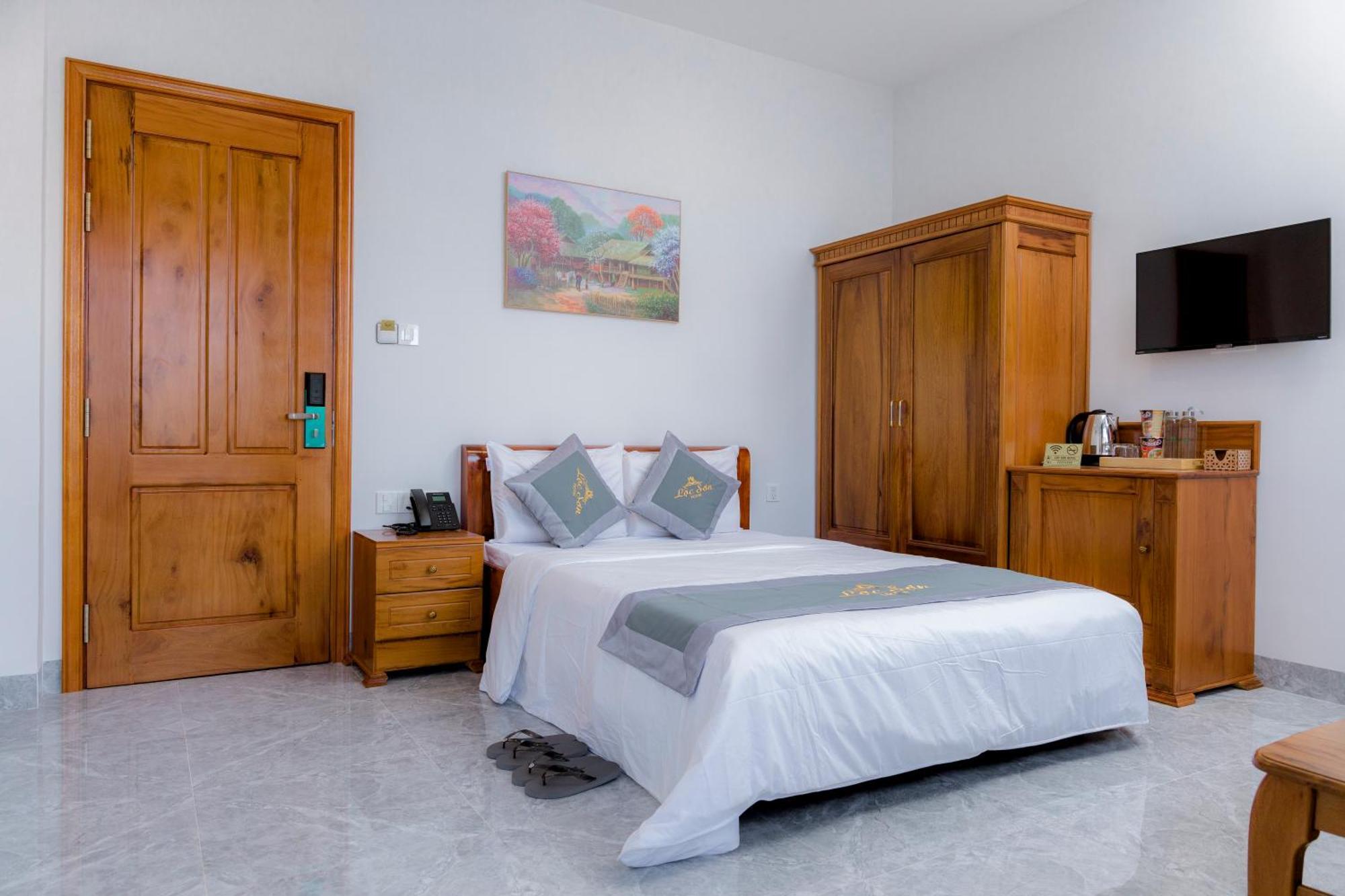 Loc Son Hotel Buôn Ma Thuột Dış mekan fotoğraf