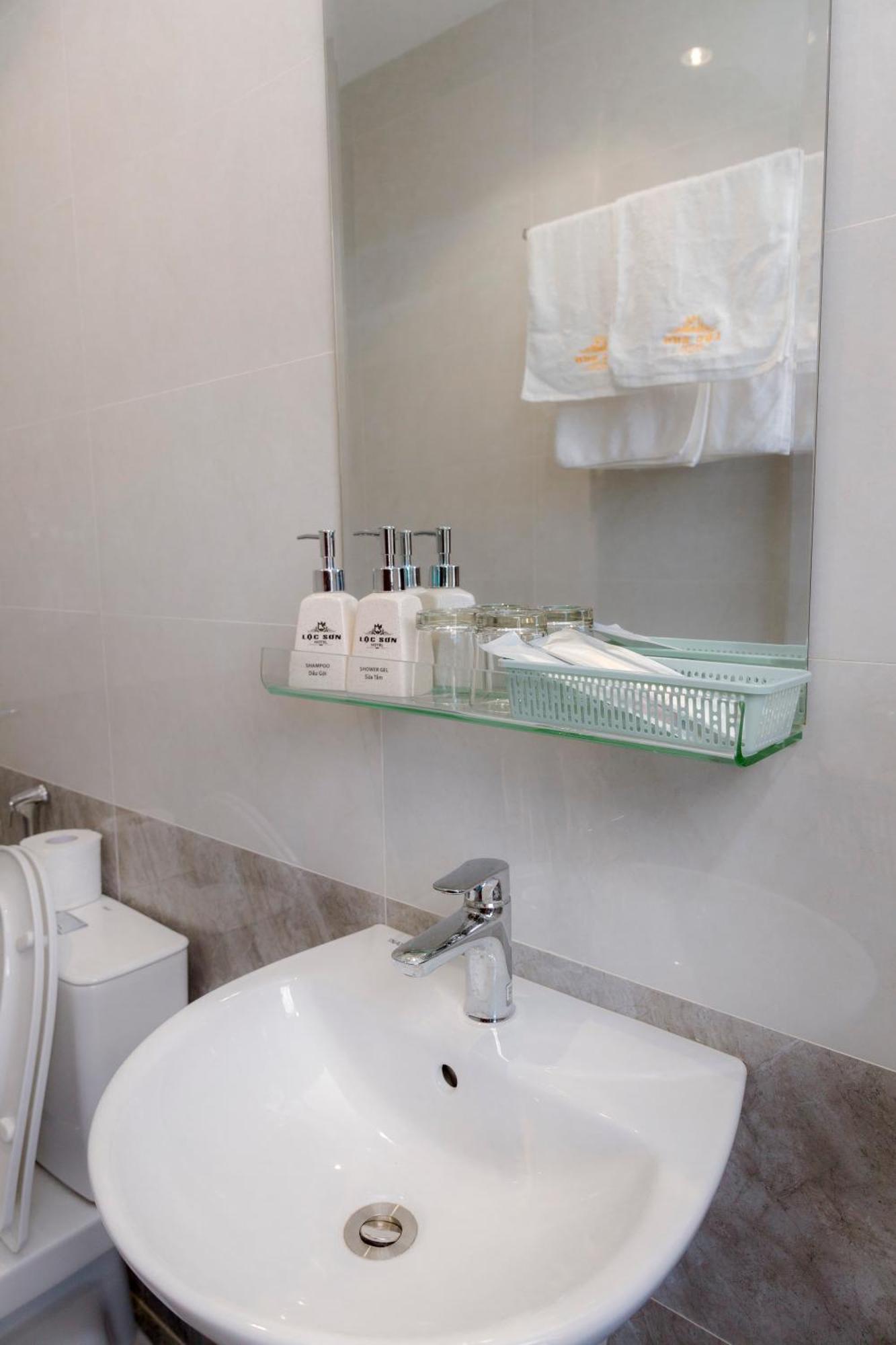 Loc Son Hotel Buôn Ma Thuột Dış mekan fotoğraf